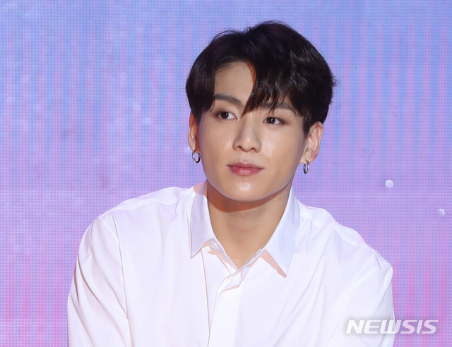 방탄 정국, 거제도 열애설…"사실 아냐, 지인들과 만남"