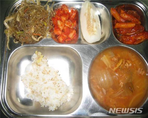 [인천=뉴시스] 급식판. 해당 사진은 기사 내용과 관련이 없습니다. (사진=뉴시스 DB). photo@newsis.com