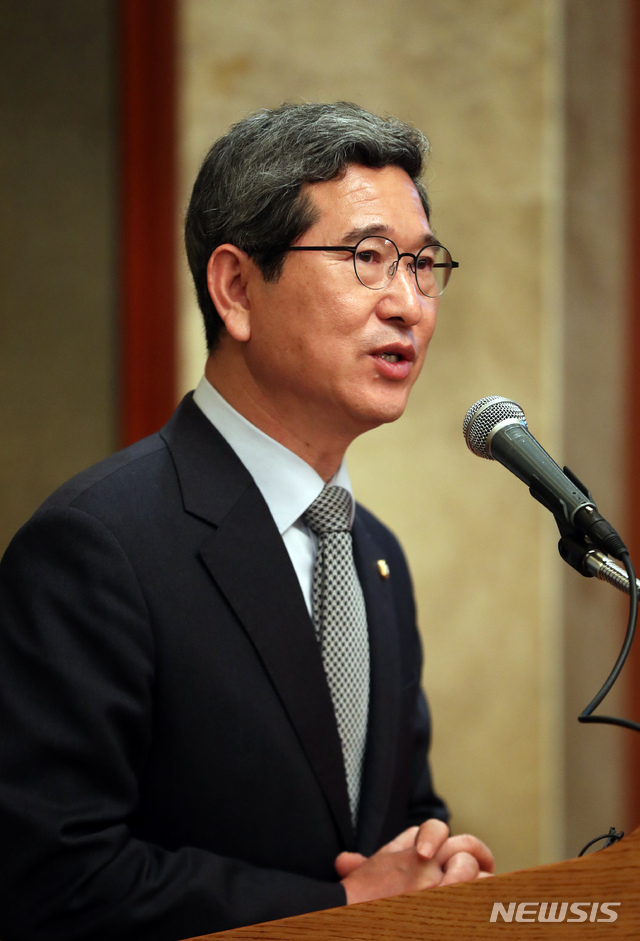 【서울=뉴시스】이윤청 수습기자 = 김학용 국회 환경노동위원회 위원장. 2019.04.18. radiohead@newsis.com