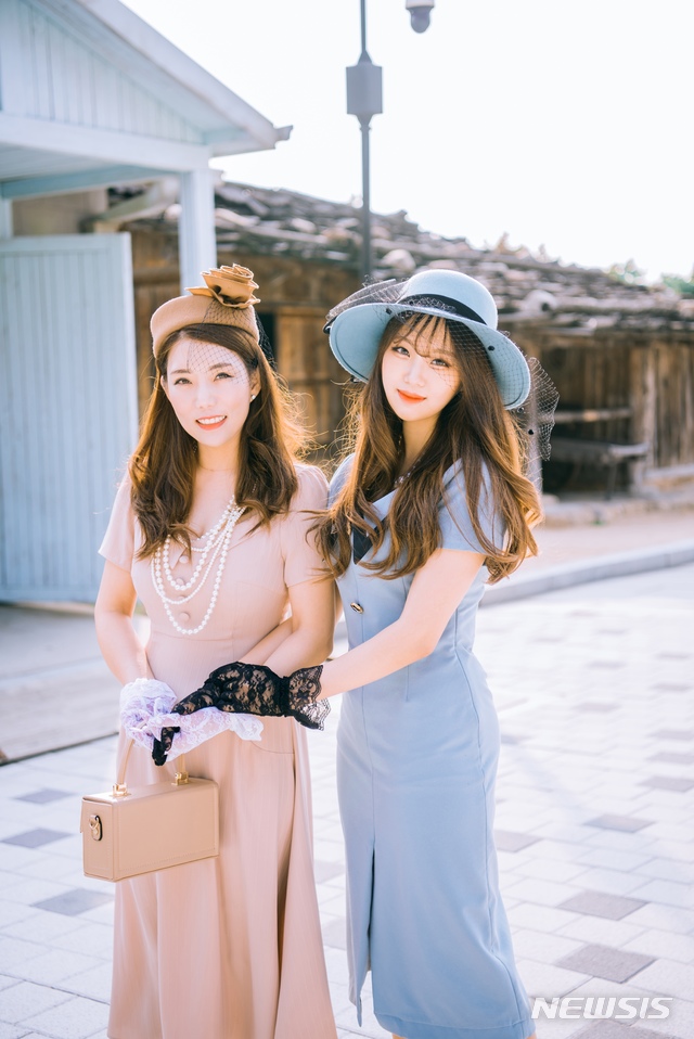 【서울=뉴시스】개화기 의상 패키지