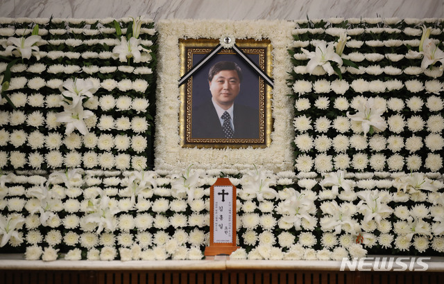 【서울=뉴시스】김진아 기자 = 21일 서울 서대문구 신촌세브란스병원 장례식장에 故 김홍일 전 민주당 의원의 빈소가 마련됐다. 2019.04.21.&nbsp; bluesoda@newsis.com 