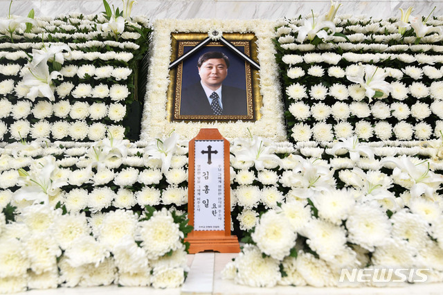 【서울=뉴시스】김진아 기자 = 21일 서울 서대문구 신촌세브란스병원 장례식장에 마련된 고 김홍일 전 민주당 의원의 빈소. 2019.04.21.&nbsp; photo@newsis.com