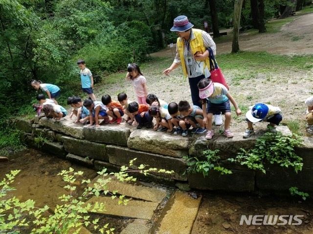 "보육료·유치원비 지원 정책, 고소득층 적용 재검토해야" 