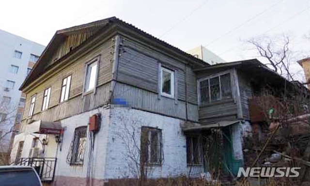 【청주=뉴시스】국외에서 항일독립운동을 하다 순국한 충북 진천 출신 보재 이상설 선생의 러시아 연해주 거주지를 찾았다.다큐멘터리 제작사 '더채널' 김광만 PD는 러시아 국립극동문서보관소에서 러시아 경찰의 기밀문서에서 이를 확인했다. 사진은 이상설 선생의 블라디보스토크 거주 건물. 2019.04.22. (사진=김광만 PD 제공) photo@newsis.com