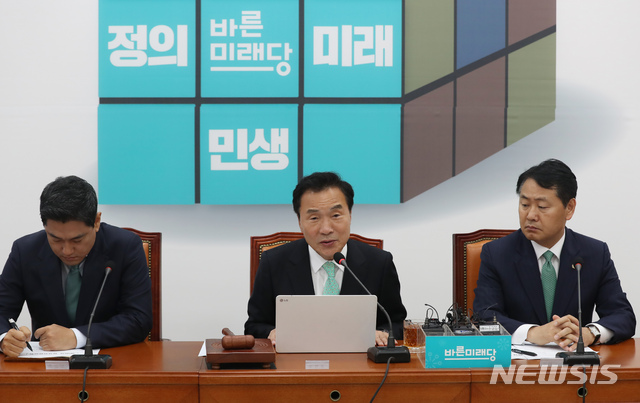 【서울=뉴시스】고승민 기자 = 22일 서울 여의도 국회에서 열린 바른미래당 제88차 최고위원회의에서 손학규 대표가 모두발언하고 있다. 2019.04.22.kkssmm99@newsis.com