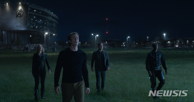 [2인의 리뷰]무한감동 또는 남성 역차별···'어벤져스: 엔드게임'