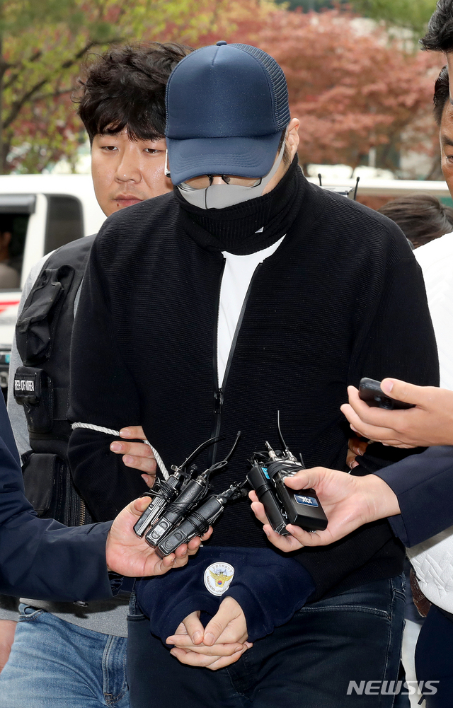 【인천=뉴시스】김병문 수습기자 = 대마 혐의를 받고 있는 현대그룹 3세 정모(30)씨가 지난 23일 오후 인천지방법원에서 열린 영장실질심사(구속 전 피의자 심문)에 출석하고 있다. 2019.04.23. dadazon@newsis.com