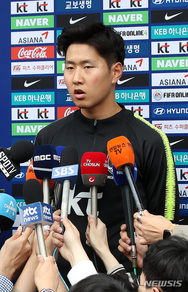 【파주=뉴시스】김선웅 기자 = 폴란드 U-20 월드컵에 출전하는 대한민국 U-20 대표팀의 이강인(발렌시아)이 23일 경기 파주시 NFC에서 인터뷰를하고 있다. 2019.04.23. mangusta@newsis.com