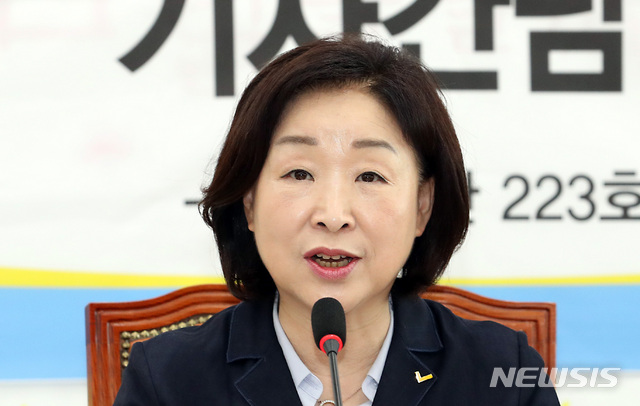 【서울=뉴시스】이종철 기자 = 24일 서울 여의도 국회에서 심상정 정개특위 위원장이 공직선거법개정안 법안 발의 관련 기자간담회를 하고 있다. 2019.04.24. jc4321@newsis.com