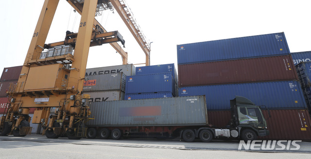 【평택=뉴시스】최진석 기자 = 경기 평택항 동부두 컨테이너터미널. 이 사진은 기사와 직접적인 관련 없음.