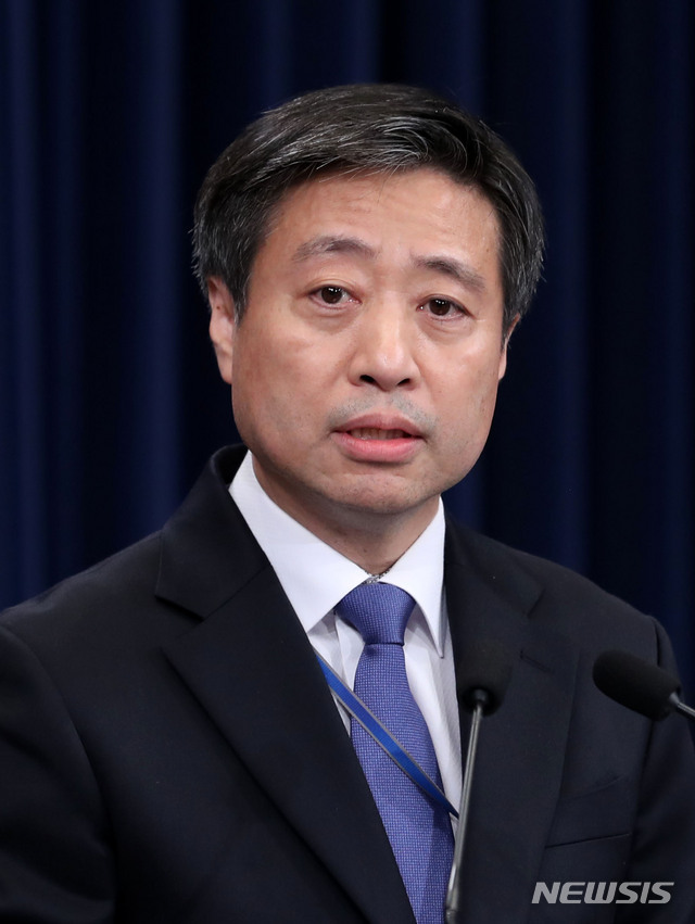 【서울=뉴시스】박진희 기자 = 윤도한 국민소통수석의 모습. 2019.04.25.pak7130@newsis.com