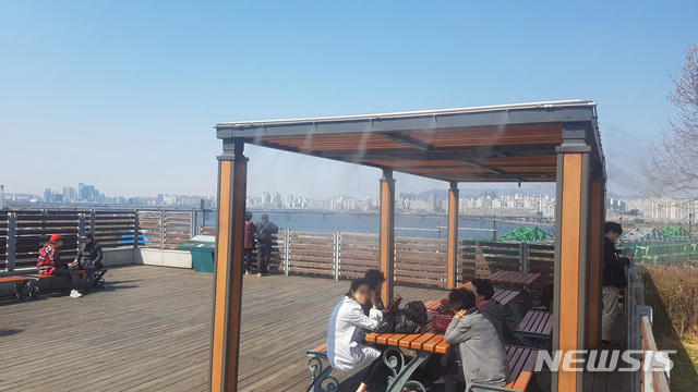 【서울=뉴시스】 동작구 쿨링포그. 2019.04.30. (사진=동작구 제공)