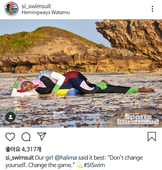 【서울=뉴시스】케냐 난민 캠프에서 태어난 무슬림 여성 모델 할리마 아덴(사진)이 미국 잡지 '스포츠 일러스트레이티드'의 수영복 특집호 화보에서 사상 최초로 히잡과 브루키니를 착용했다. (출처=스포츠 일러스트레이티드 인스타그램 캡처) 2019.04.30.