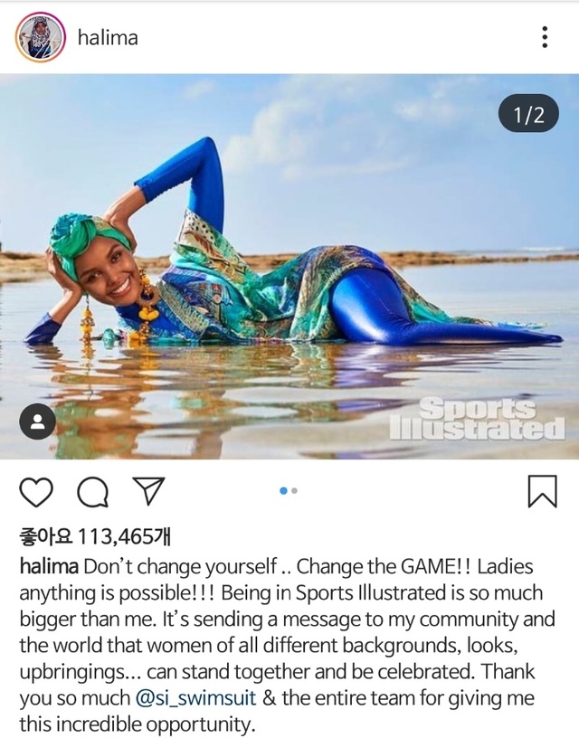 【서울=뉴시스】케냐 난민 캠프에서 태어난 무슬림 여성 모델 할리마 아덴(사진)이 미국 잡지 '스포츠 일러스트레이티드'의 수영복 특집호 화보에서 사상 최초로 히잡과 브루키니를 착용했다. 그는 인스타그램에 화보 사진과 함께 "스스로를 바꾸지 말라. 여성은 무엇이든 할 수 있다"라는 글귀를 올렸다. (출처=할리마 아덴 인스타그램 캡처) 2019.04.30. 