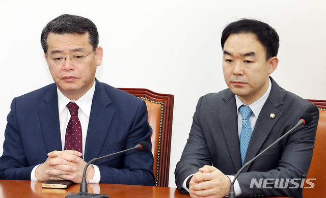 【서울=뉴시스】이종철 기자 = 바른미래당 채이배 의원(오른쪽)과 임재훈 의원. 2019.04.30. jc4321@newsis.com
