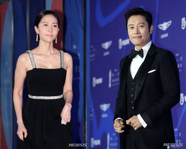 【서울=뉴시스】 염정아(왼쪽), 이병헌