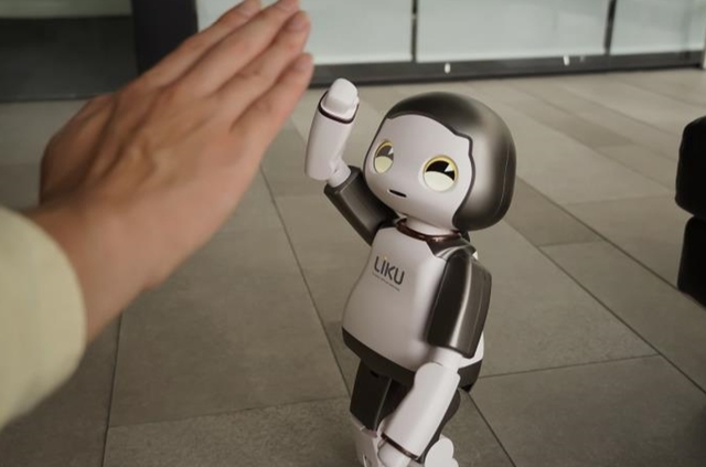  한국 최초 반려용 로봇 리쿠(LIKU) 