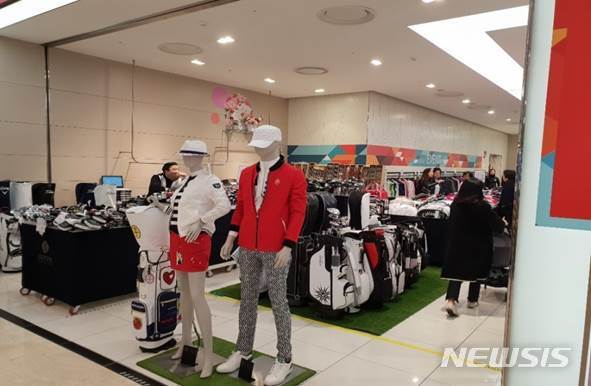 【창원=뉴시스】김기진=롯데백화점 마산점, 골프용품 박람회. 2019.05.02. (사진=롯데백화점 마산점 제공) photo@newsis.com