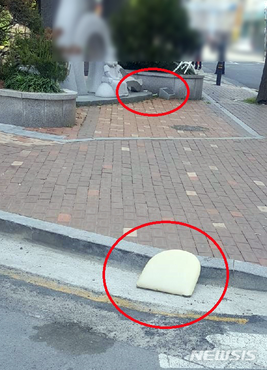 【부산=뉴시스】 2일 부산 동래구의 한 아파트 15층에서 30대 여성이 락스통, 화장품 등의 물건을 밖으로 던져 택시, 순찰차 등이 파손됐다. 2019.05.02. (사진=부산경찰청 제공)photo@newsis.com