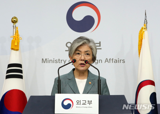 【서울=뉴시스】박주성 기자 = 강경화 외교부 장관이 2일 오전 서울 도렴동 외교부 청사에서 내신 브리핑을 하고 있다. 2019.05.02.&nbsp; park7691@newsis.com