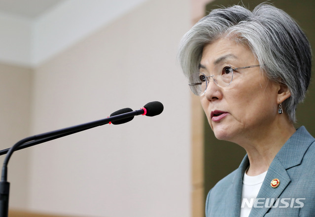 【서울=뉴시스】박주성 기자 = 강경화 외교부 장관이 2일 오전 서울 도렴동 외교부 청사에서 내신 브리핑을 하고 있다. 2019.05.02.&nbsp; park7691@newsis.com