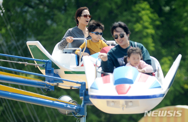 맞벌이 부부 취업시간 동시 감소…"52시간 근로제 영향" 