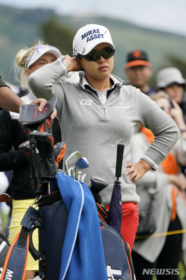 【데일리시티=AP/뉴시스】김세영이 5일(현지시간) 미 캘리포니아주 데일리 시티의 레이크 머세드 GC에서 열린 미 여자프로골프(LPGA) 투어 메디힐 챔피언십 최종일 경기를 펼치고 있다. 김세영은 최종합계 7언더파 281타를 쳐 이정은6, 브론테로 등과 함께 공동 1위를 기록하며 연장전에 돌입했다. 2019.05.06.&nbsp; 