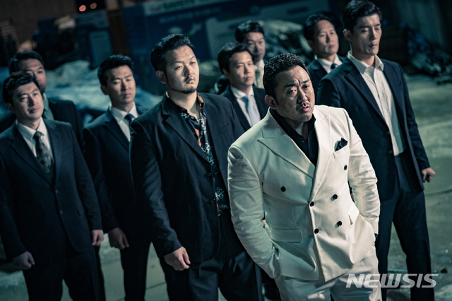 [리뷰]마동석 시네마틱유니버스, 양날의 검···영화 '악인전'