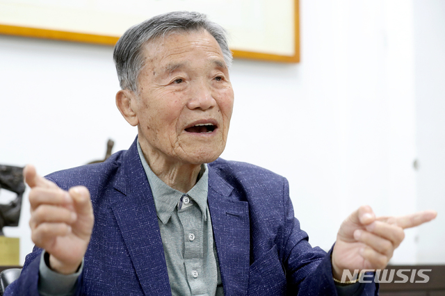 【서울=뉴시스】김병문 기자 = 강제동원 피해자 유족 이명구 씨가 7일 오후 서울 용산구 민족문제연구소에서 뉴시스와 인터뷰를 하고 있다. 2019.05.08.&nbsp; dadazon@newsis.com 