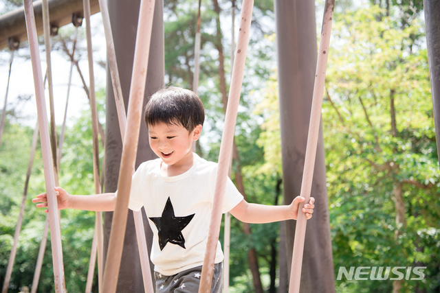 "촉감 놀이하듯 발라요"…영유아 선크림 관심↑