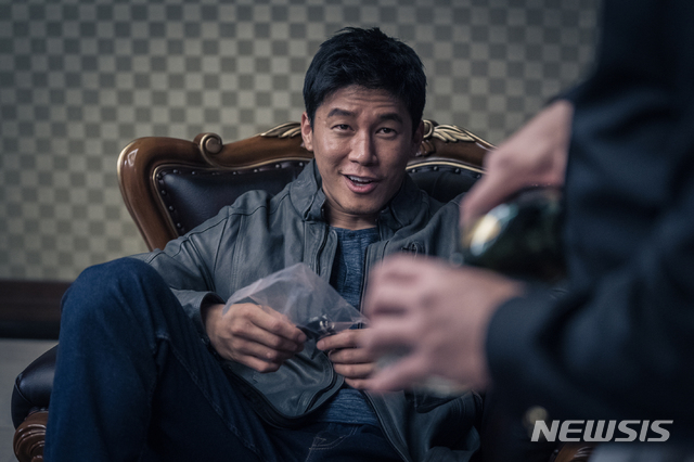 [리뷰]마동석 시네마틱유니버스, 양날의 검···영화 '악인전'