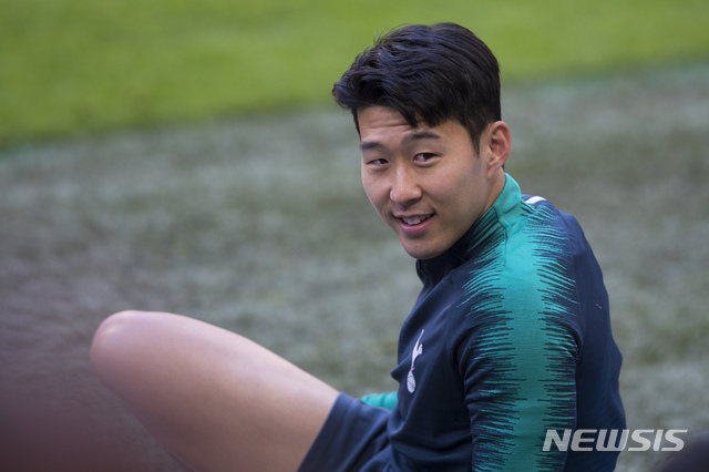 【암스테르담=AP/뉴시스】손흥민