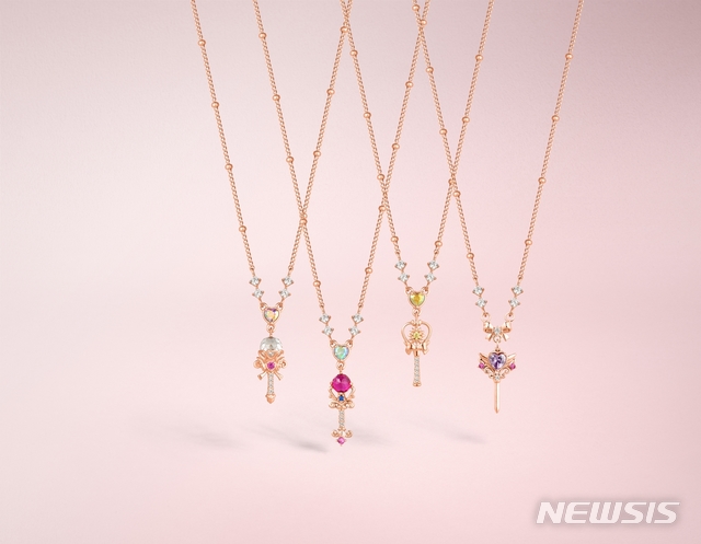 【서울=뉴시스】이월드 '클루'와 '웨딩피치' 컬래버레이션 목걸이