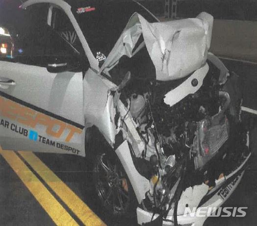 【서울=뉴시스】시화방조제 사고 차량 모습. (사진 = 서울 서부경찰서 제공)