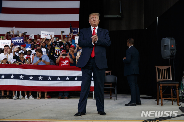 【파나마시티=AP/뉴시스】 도널드 트럼프 대통령은 8일(현지시간) 플로리다주 파나마시티 비치에서 열린 유세에서 중국이 무역협상을 깼다고 주장했다. 2019.05.09&nbsp; 
