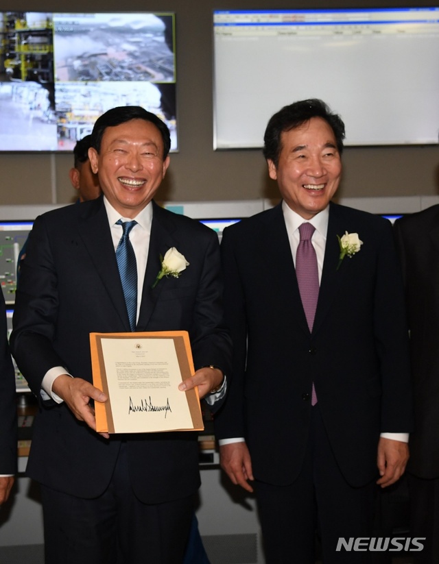 【서울=뉴시스】미국을 방문 중인 이낙연 국무총리가 9일(현지시간) 롯데케미칼 루이지애나 공장 준공식에 참석했다. 2019.05.10. (사진=이낙연 총리 SNS) photo@newsis.com