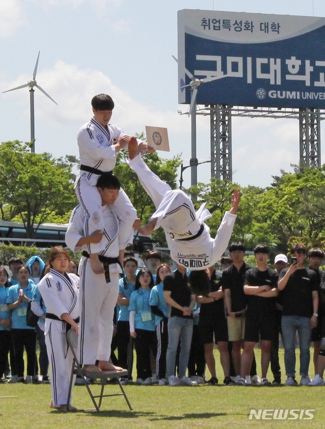 스포츠건강관리과 격파시범 (사진=구미대 제공)