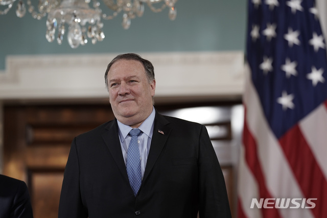【워싱턴=AP/뉴시스】 마이크 폼페이오 미 국무장관이 오는 31일(현지시간) 독일 베를린을 방문해 앙겔라 메르켈 독일 총리와 회담하고, 스위스와 네덜란드, 영국을 순방한다. 