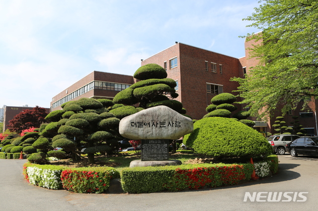 【광주=뉴시스】 송창헌 기자 = 광주 광덕중·고가 친일 음악가에 의해 만들어진 교가(校歌)를 새 교가로 전격 교체했다고 12일 밝혔다.. 교육현장 곳곳에서 친일 잔재 청산작업이 본격화된 가운데 첫 성과물로 꼽힌다. 2019.05.12 (사진=광주시교육청 제공) photo@newsis.com