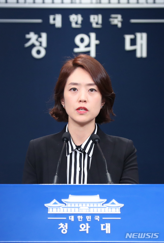 【서울=뉴시스】전신 기자 = 고민정 대변인이 13일 청와대 춘추관 대브리핑룸에서 여야정 국정상설협의체 관련 브리핑을 하고 있다. 2019.05.13.&nbsp; photo1006@newsis.com