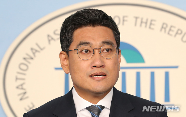 【서울=뉴시스】이종철 기자&nbsp; = 바른미래당 오신환 의원이 13일 서울 여의도 국회 정론관에서 기자회견을 갖고 원내대표 출마를 선언하고 있다. 2019.05.13. jc4321@newsis.com
