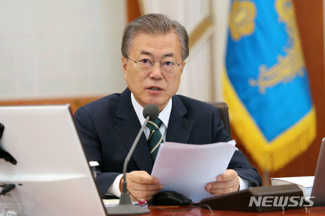 【서울=뉴시스】박진희 기자 = 문재인 대통령이 14일 청와대 본관에서 열린 국무회의에서 모두발언하고 있다. 2019.05.14.&nbsp; pak7130@newsis.com