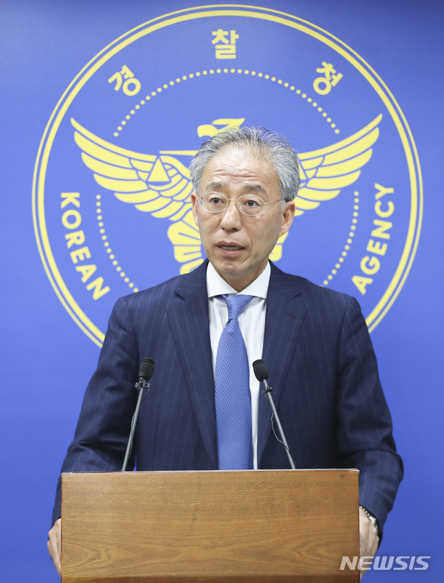 【서울=뉴시스】최진석 기자 = 경찰 인권침해 사건 진상조사위원회 유남영 위원장이 14일 오전 경찰청 기자실에서' 고(故) 염호석 삼성전자서비스 노조원 사건' 브리핑을 하고 있다.&nbsp; 조사위는 박근혜 정부 시절 경찰이 '고(故) 염호석 삼성전자서비스 노조원 사건'에 적극적으로 개입했다는 결론을 내리고 경찰에 장례절차 개입 및 모친의 화장장 진입 방해 등에 대한 사과와 심사 결과에 대한 유감 표명, 정보활동 범위를 경찰 직무에 부합하도록 개정할 것을 권고했다. 2019.05.14. myjs@newsis.com