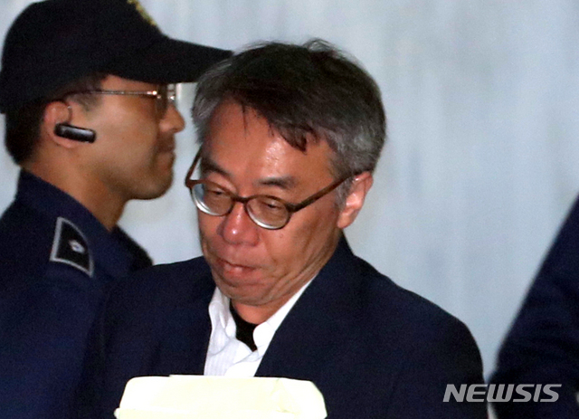 【서울=뉴시스】 전진환 기자 = 사법농단 혐의로 구속기소된 임종헌 전 법원행정처 차장이 14일 오후 서울 서초구 서울중앙지법에서 열리는 공판에 출석하고 있다 2019.05.14. amin2@newsis.com