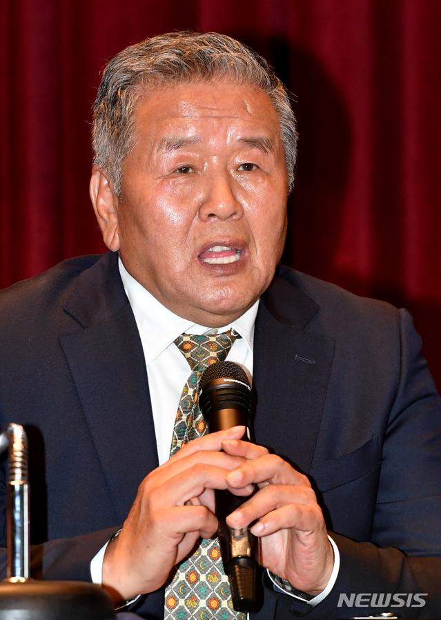 【광주=뉴시스】신대희 기자 = 5·18민주화운동 당시 505보안부대 수사관 활동했던 허장환씨가 14일 오후 광주 서구 5·18 기념재단 대동홀에서 계엄군의 만행을 증언하고 있다. 2019.05.14.&nbsp; sdhdream@newsis.com 