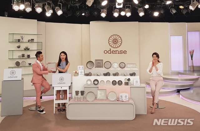【서울=뉴시스】CJ ENM 오쇼핑부문은 오는 16일 오후 10시 대만의 동삼홈쇼핑 방송을 통해 오덴세 아틀리에 노드 6인조 세트 상품을 현지 고객들에게 선보인다고 15일 밝혔다.2019.5.15(사진=CJ ENM 오쇼핑부문 제공) photo@newsis.com