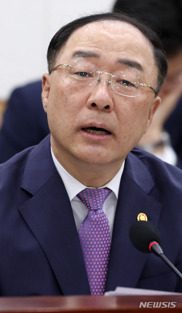 정부 "분배지표 개선…1분위 소득 감소세는 여전히 엄중"