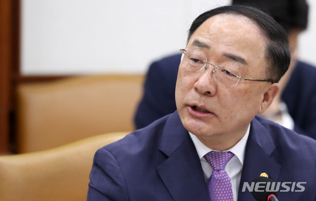 【서울=뉴시스】박주성 기자 = 홍남기 경제부총리 겸 기획재정부 장관. 2019.05.15. park7691@newsis.com