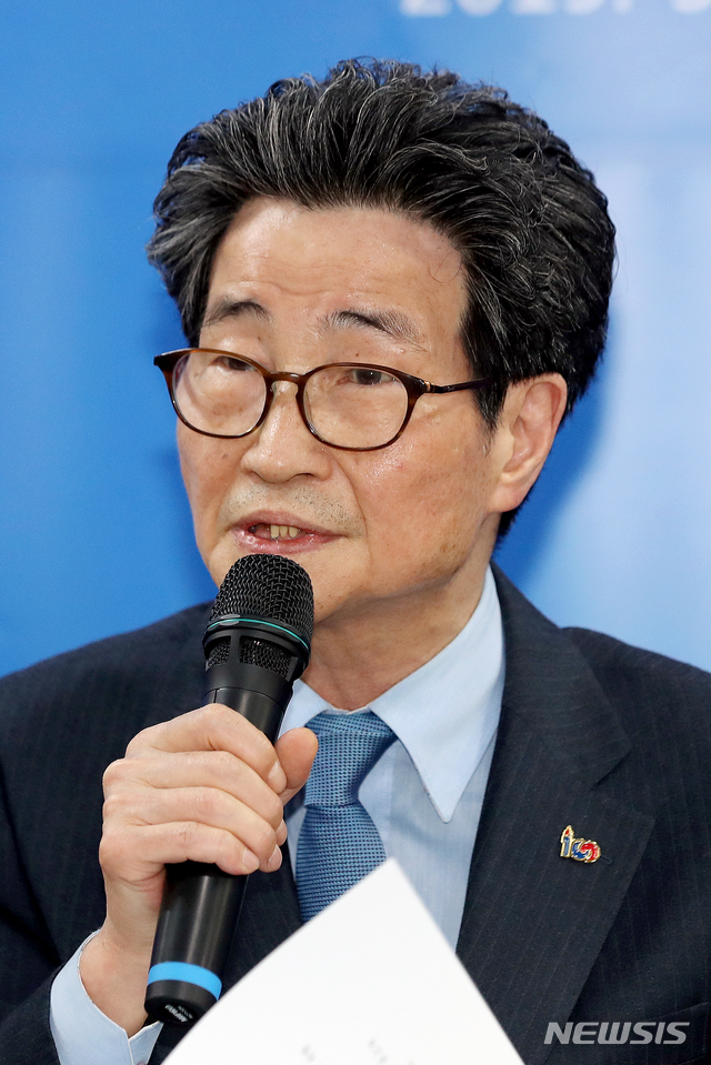 【서울=뉴시스】김병문 기자 = 이목희 일자리위원회 부위원장의 모습. 2019.05.15. dadazon@newsis.com