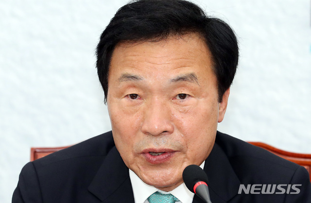 【서울=뉴시스】이종철 기자 = 바른미래당 손학규 대표가 16일 서울 여의도 국회에서 기자간담회를 하고 있다. 2019.05.16.&nbsp; jc4321@newsis.com 